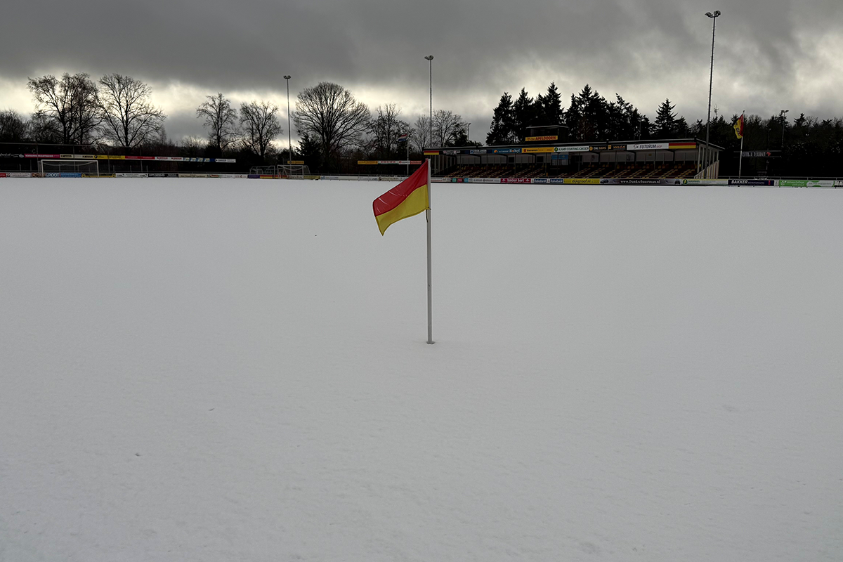 Velden onbespeelbaar wegens sneeuwval