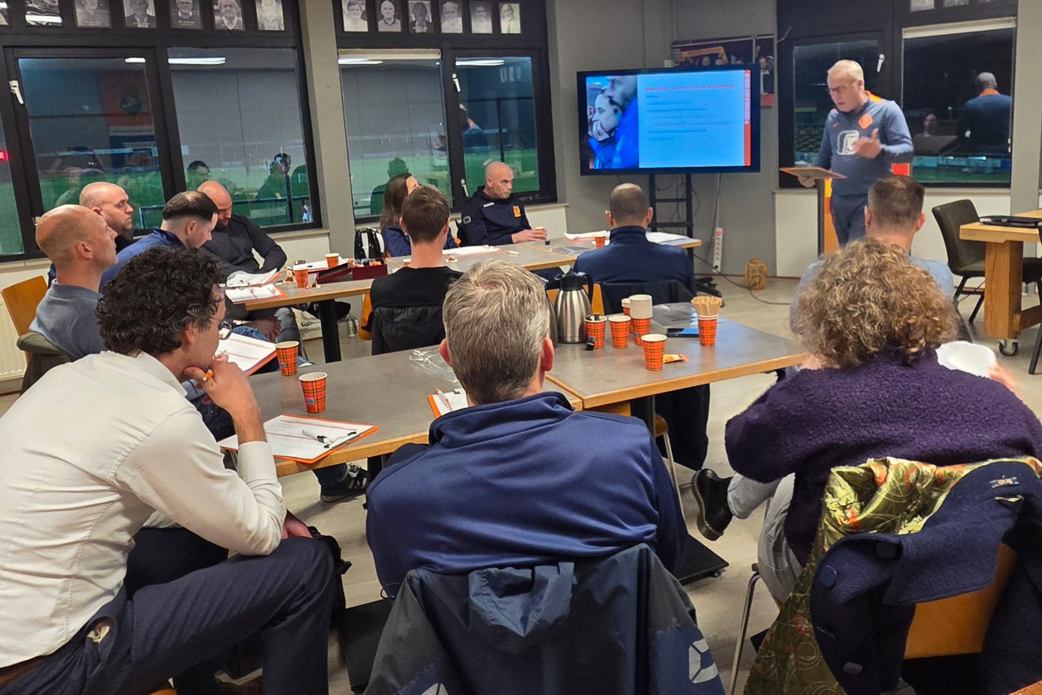 Twaalf trainers behalen KNVB Jeugdvoetbalcoach-diploma