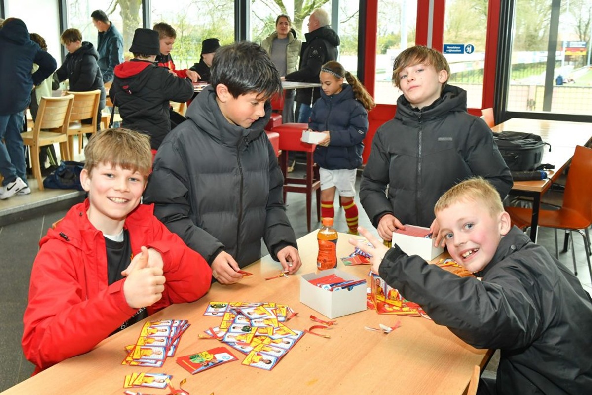 Onvergetelijke voetbalplaatjesactie bij csv Apeldoorn