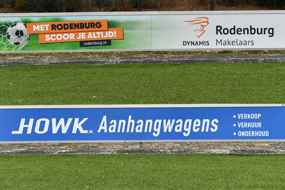 Reclameborden Rodenburg en HOWK geplaatst
