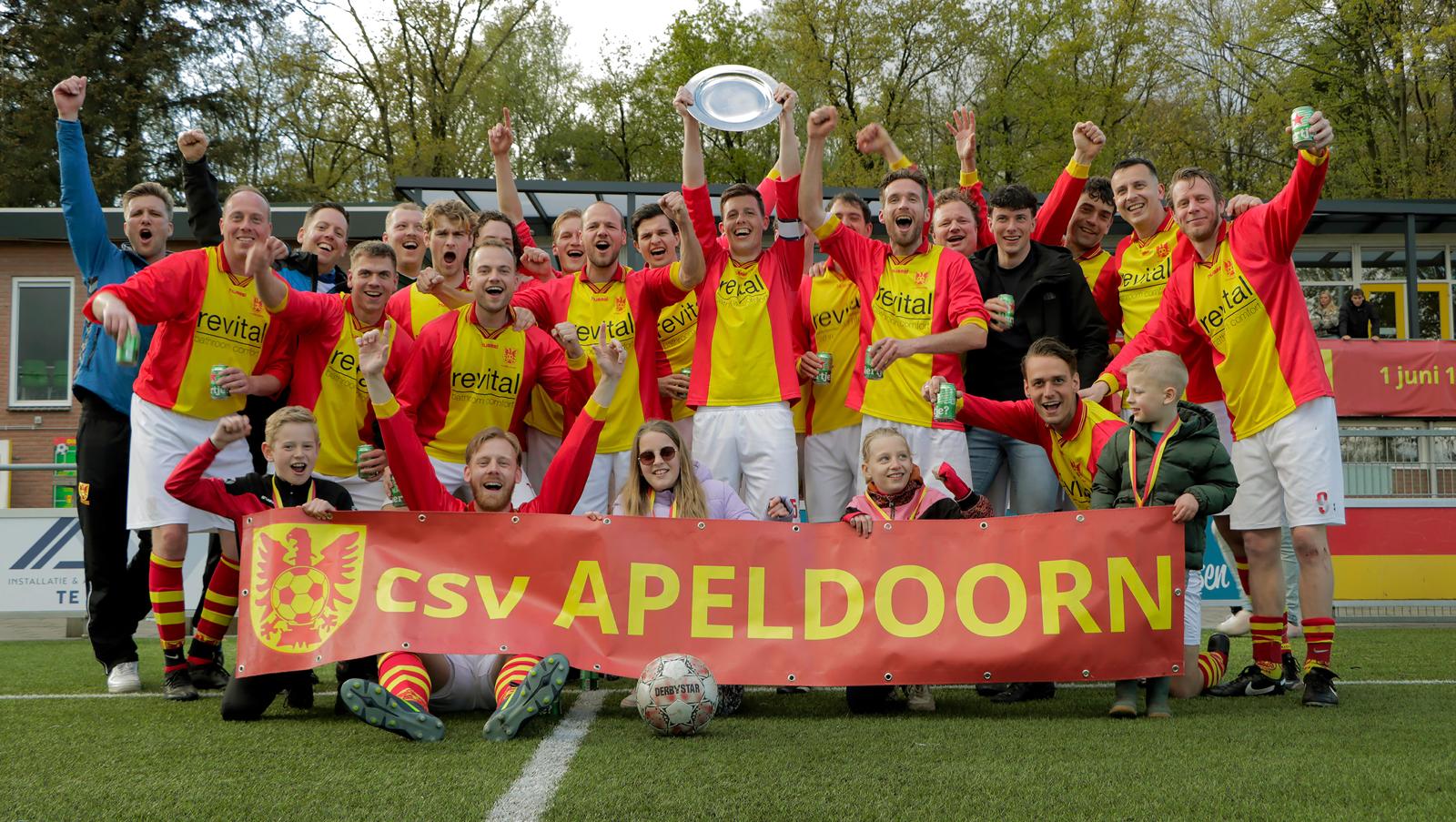 Mike Raman csv Apeldoorn 6 viert kampioenschap | csv Apeldoorn