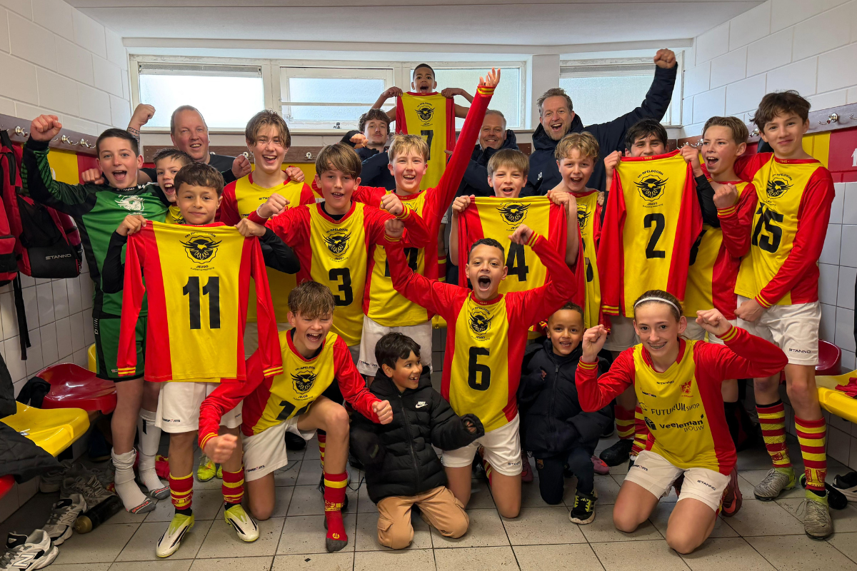 csv Apeldoorn JO13-1 wint van Vitesse JO13-2