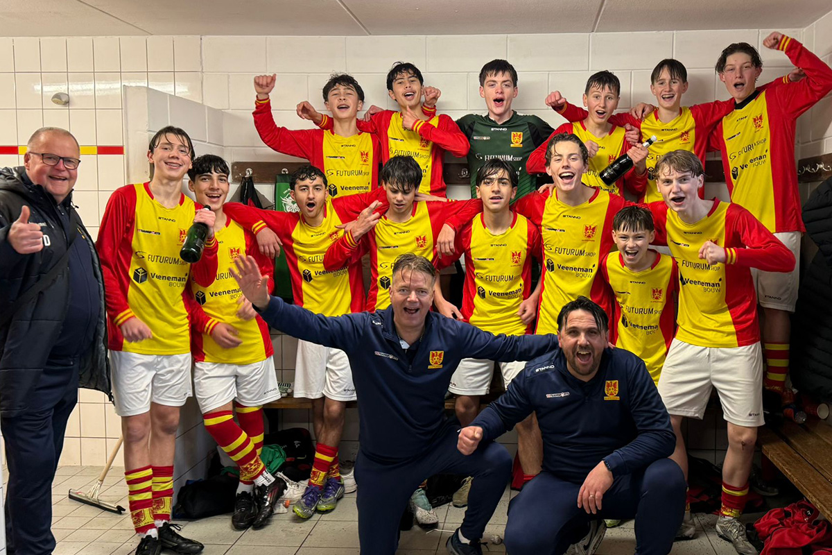 csv Apeldoorn JO15-1 naar de derde divisie!