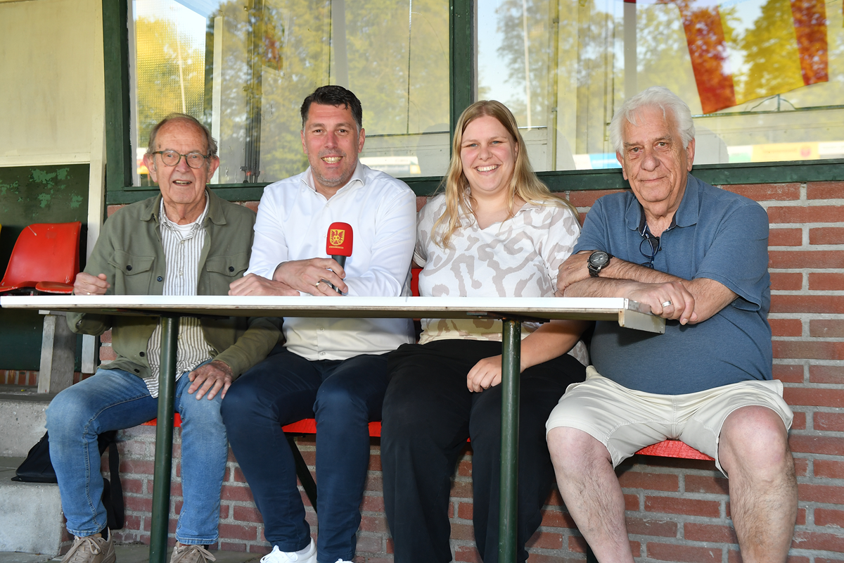 Achter de microfoon: De stadion-speakers van csv Apeldoorn vertellen
