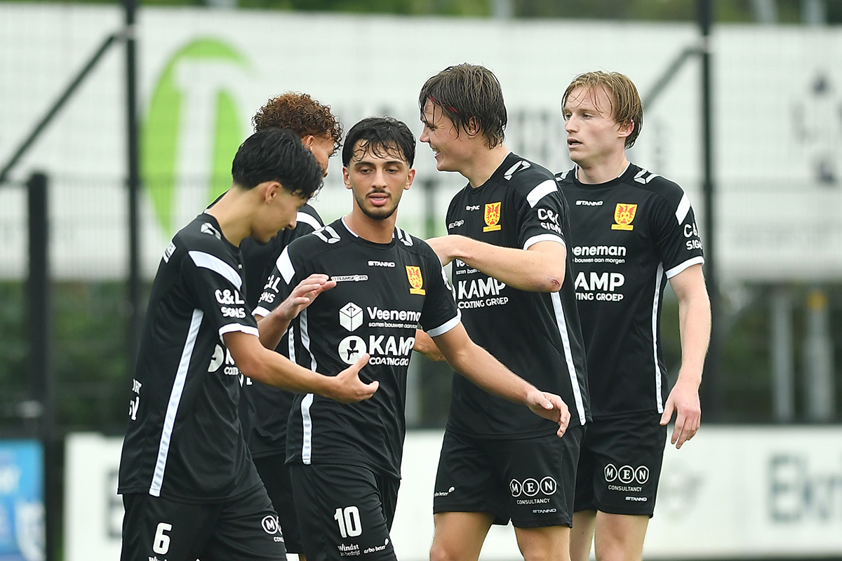 csv Apeldoorn in derde speelronde tegen Veensche Boys