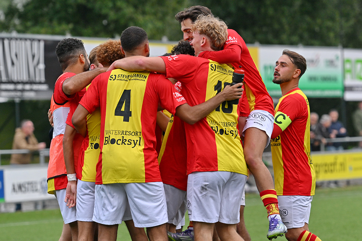 csv Apeldoorn wint wederom na sensationele tweede helft