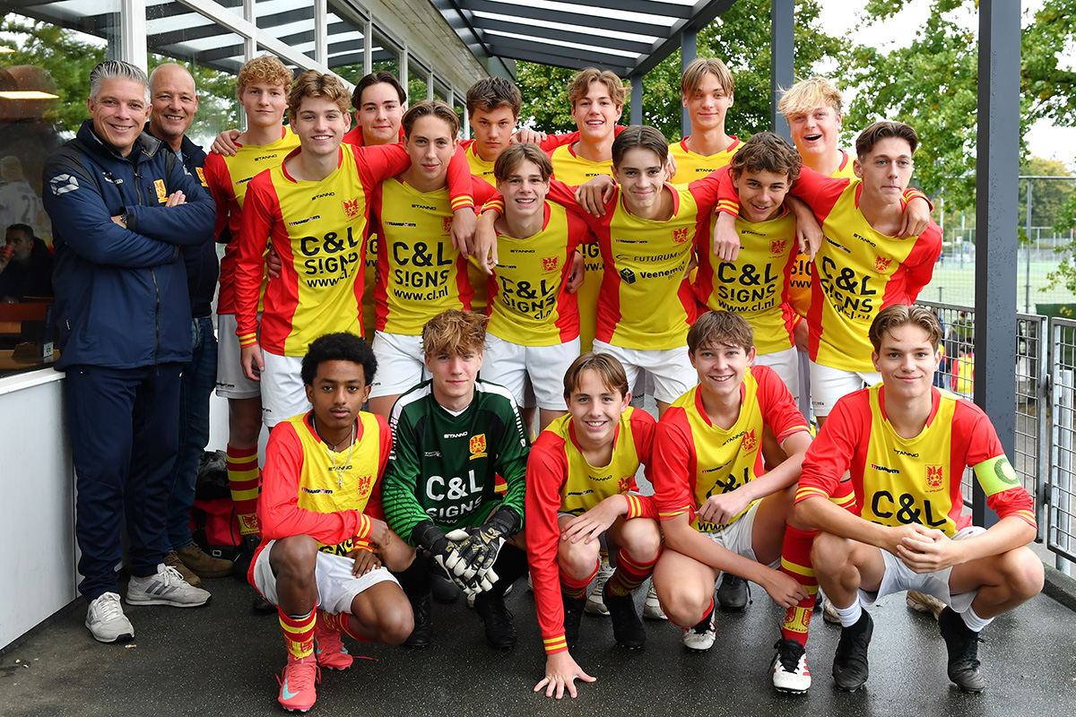 Fotoshoot voor voetbalplaatjesactie succesvol afgerond