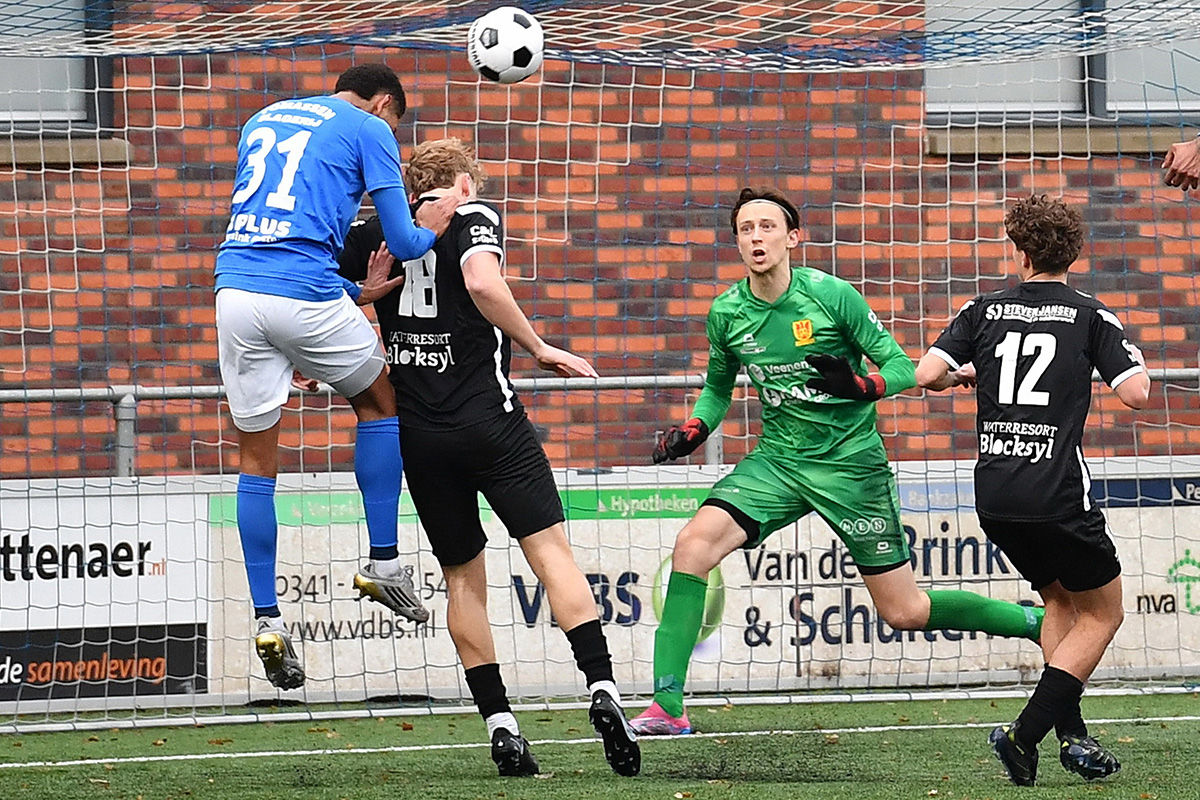 Youri de Weert maakt overstap naar eerste elftal csv Apeldoorn