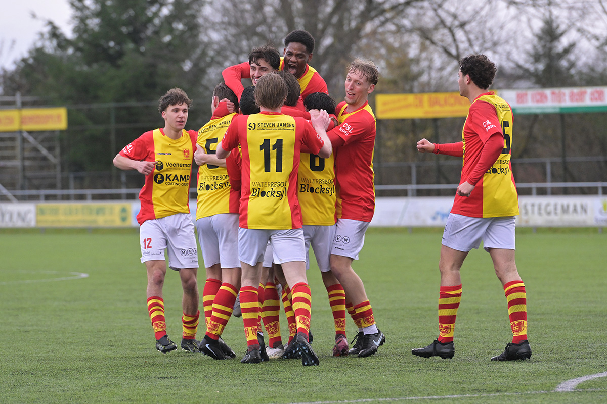 csv Apeldoorn pas laat langs DOS Kampen