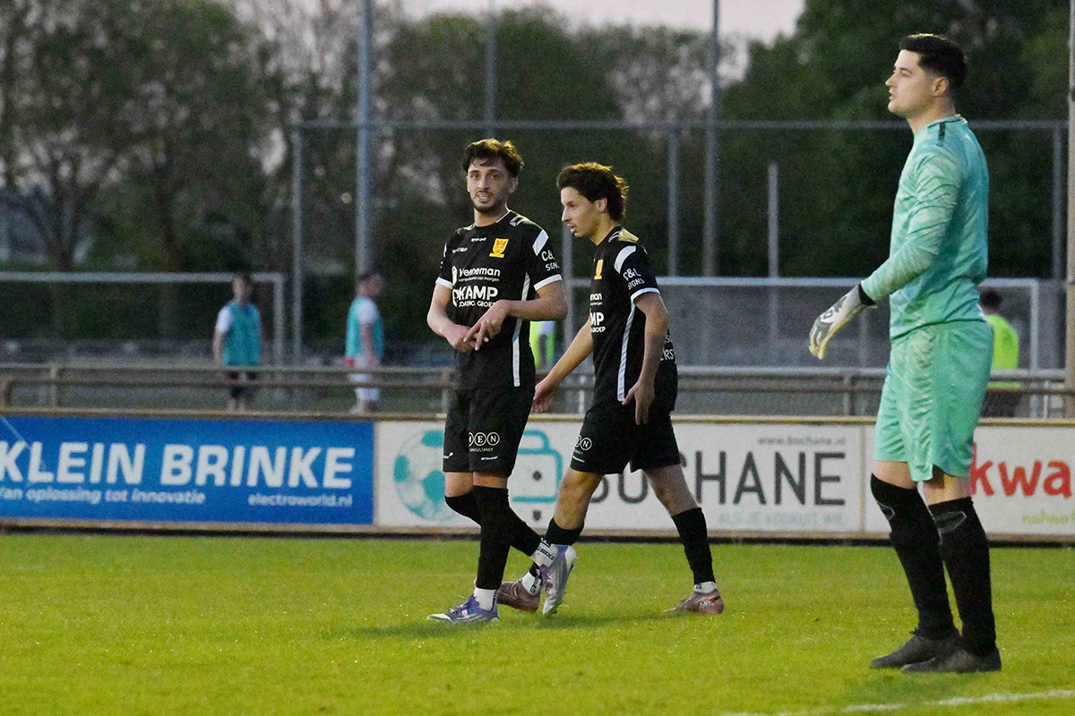 csv Apeldoorn wint oefenwedstrijd van AZC Zutphen
