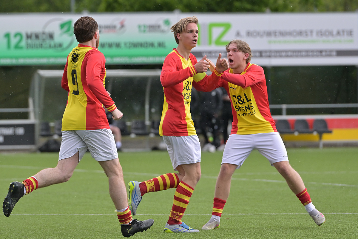 De Voetbaltrainer besteedt wederom aandacht aan jeugdopleiding csv Apeldoorn
