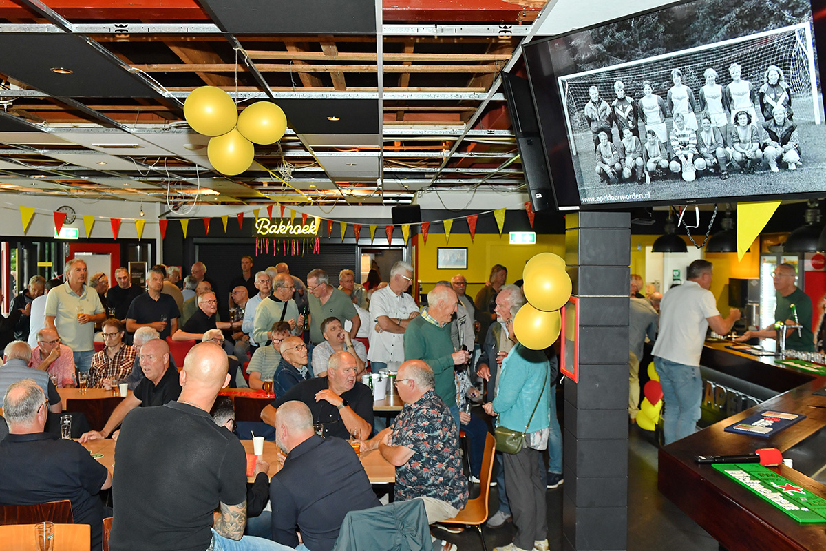 Mooie ontmoetingen tijdens jubileumreünie van csv Apeldoorn